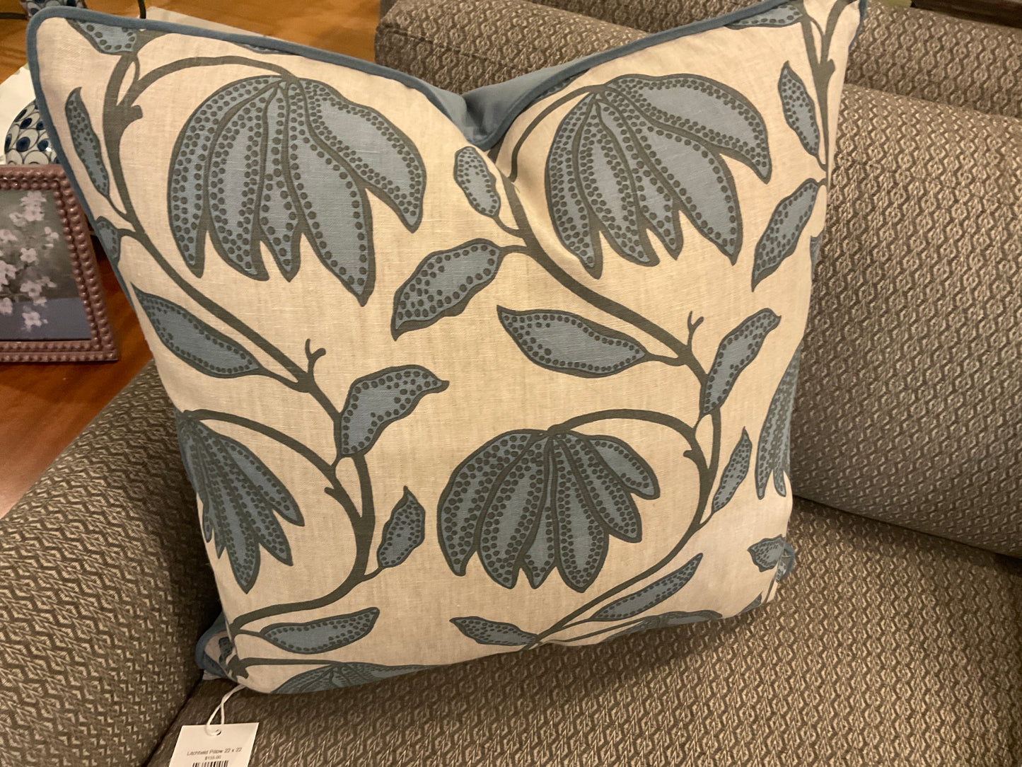 Litchfield Pillow 22 x 22