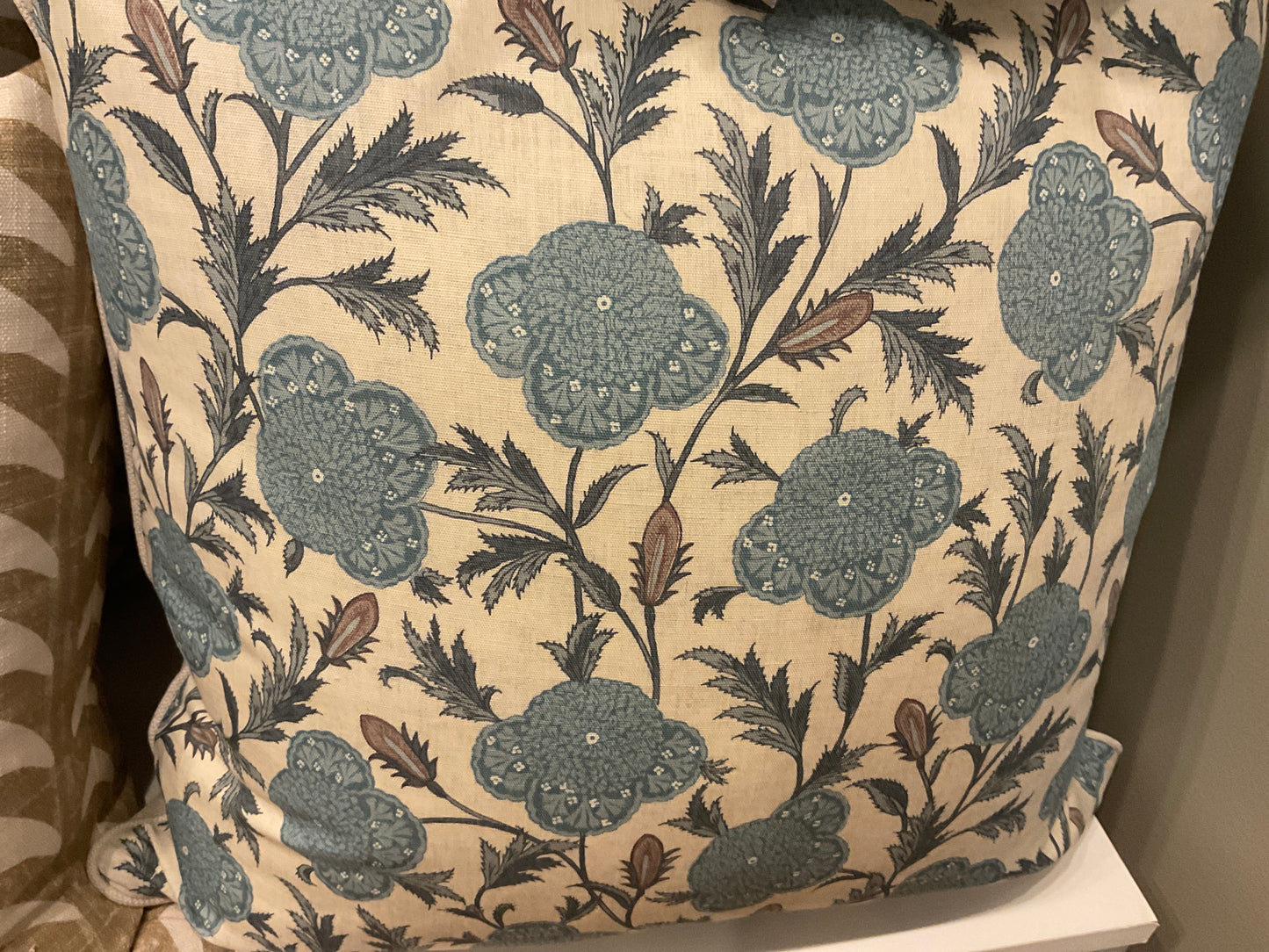 Elizabeth Pillow 22" x 22"