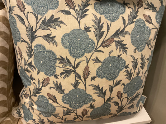Elizabeth Pillow 22" x 22"