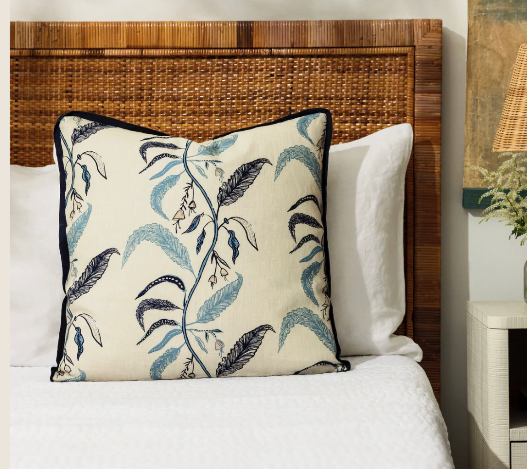 PAIR-Tuileries Bermuda Pillow